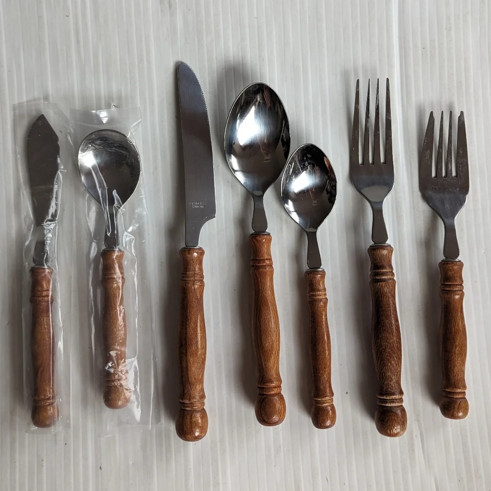 Old Homestead Style Wooden Handle Stainless Steel Flatwear